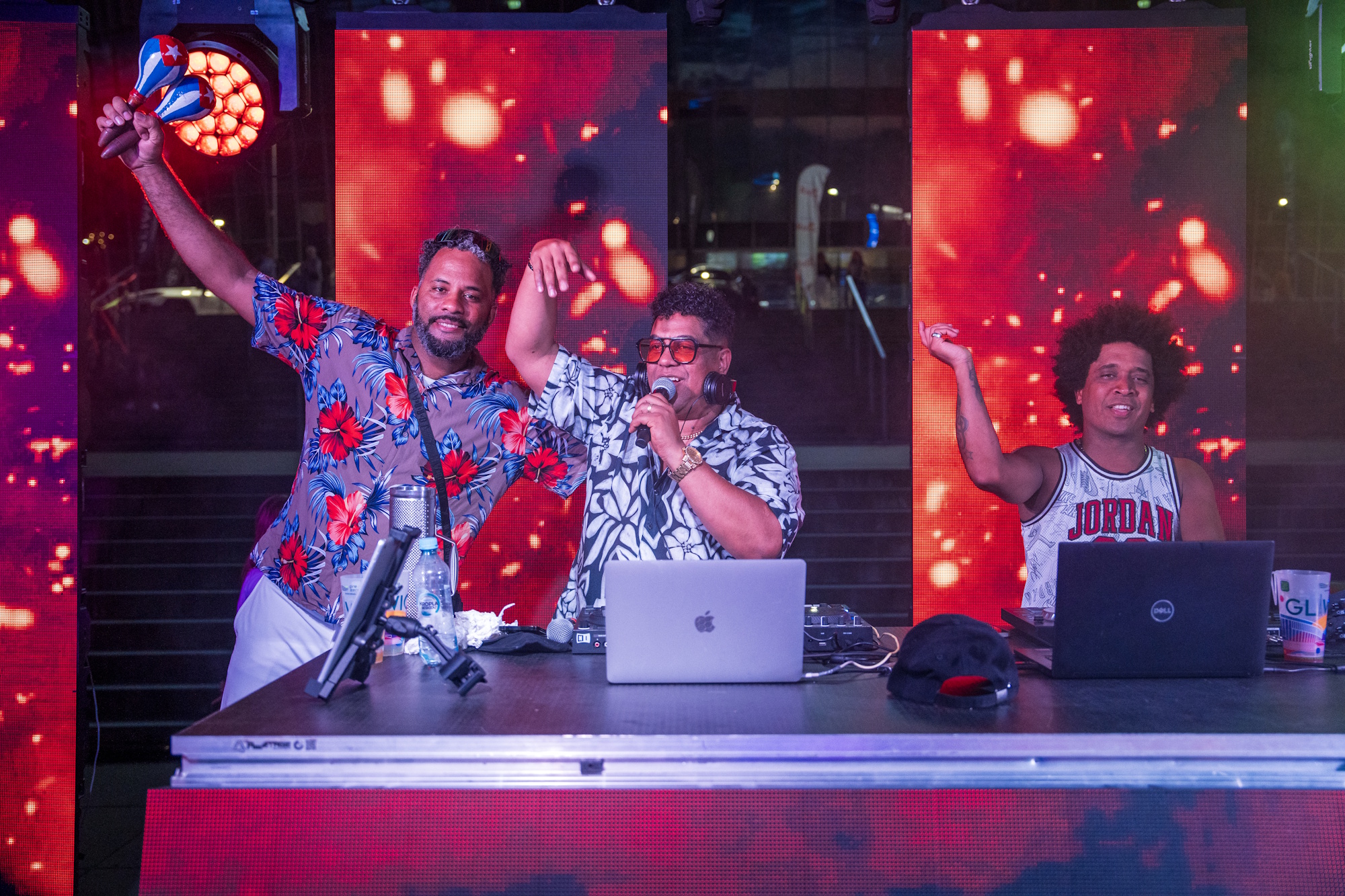 DJ-e