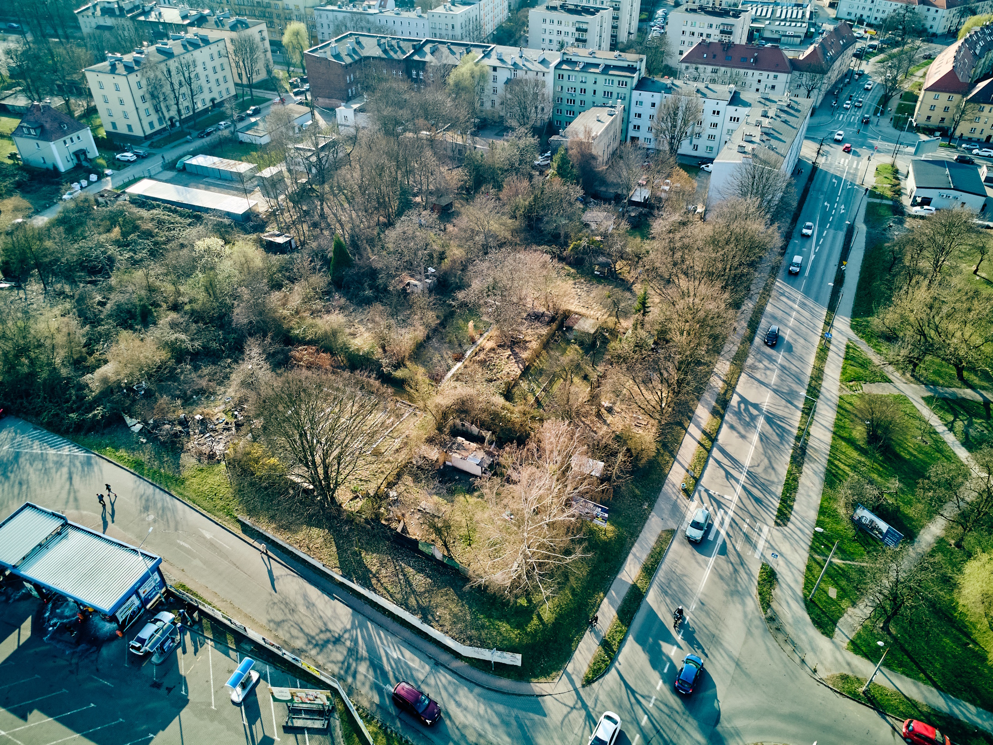 widok z góry na kompleks ogródków działkowych między ul. Kochanowskiego i ul. Bajana