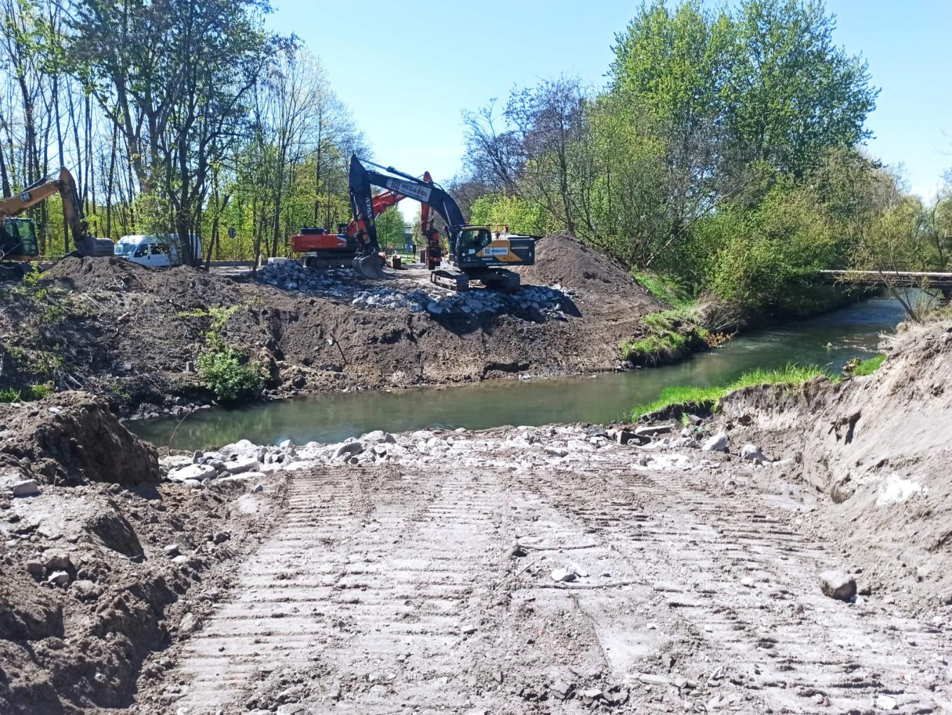 wysłużony most nad Kłodnicą w ciągu ulicy Sikorskiego został rozebrany